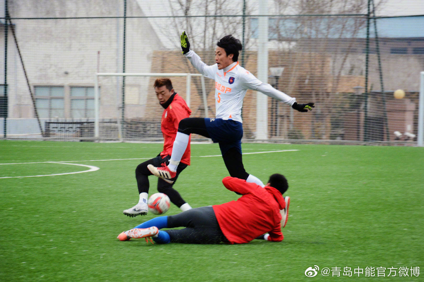 青岛队胜出关键战役，稳固中游位置的简单介绍