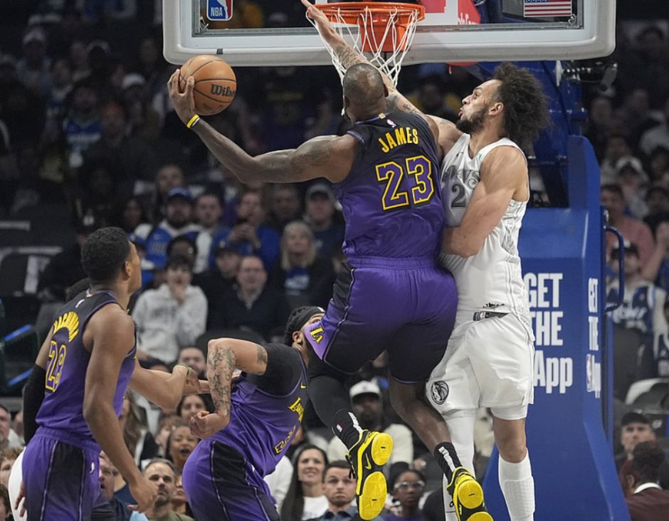 湖人遭遇连败，詹皇呼吁全队团结