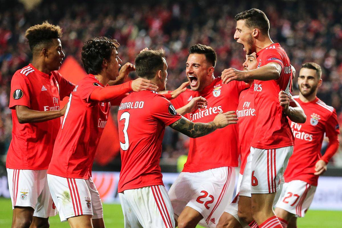 阿贾克斯刚劲逆袭，欧冠四强突围叫好声四起！的简单介绍