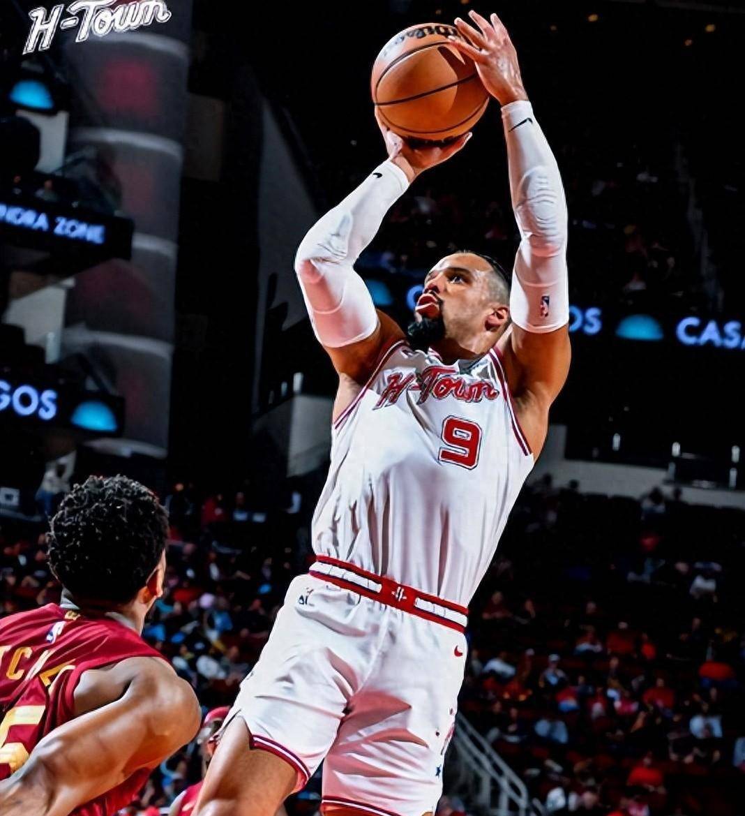 关于骑士队主帅大赞球队表现，取得主场胜利的信息