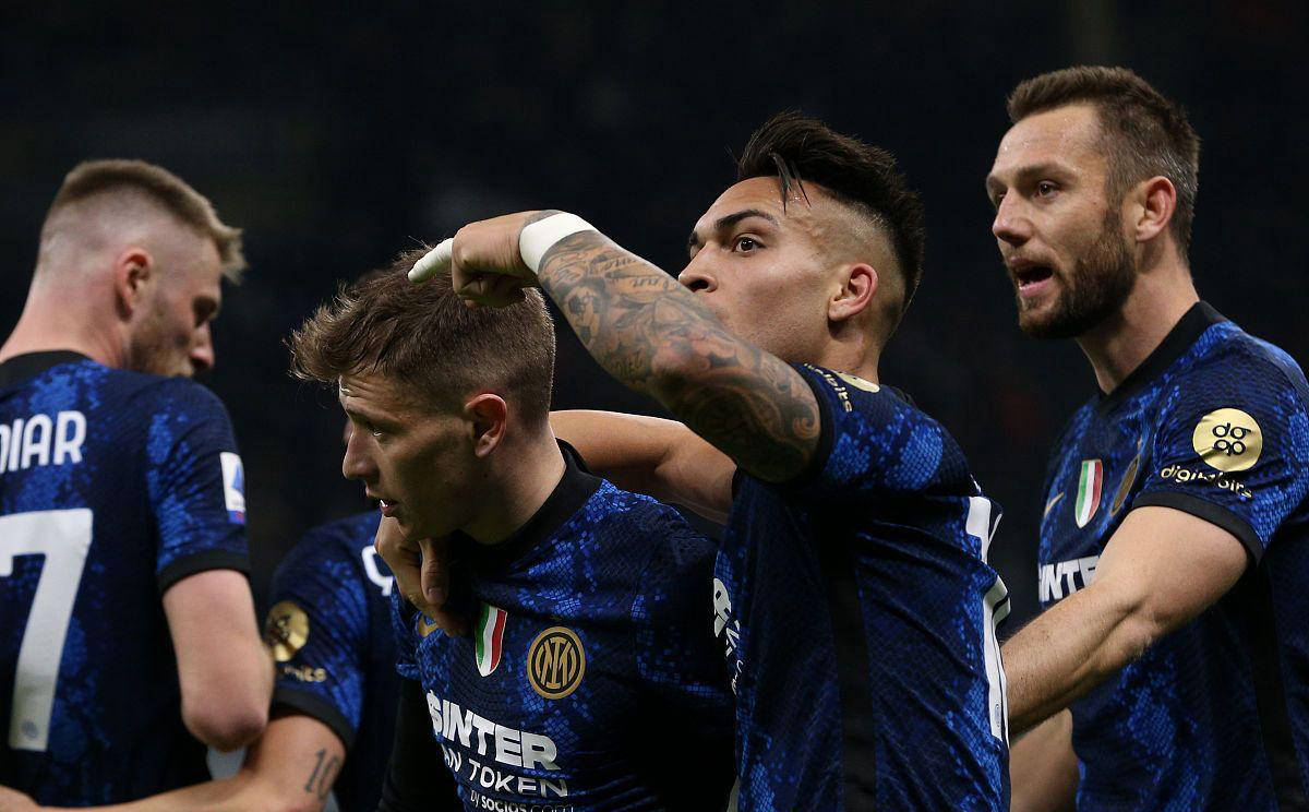 包含乌迪内斯客场惜败国际米兰，积分遭受打击的词条