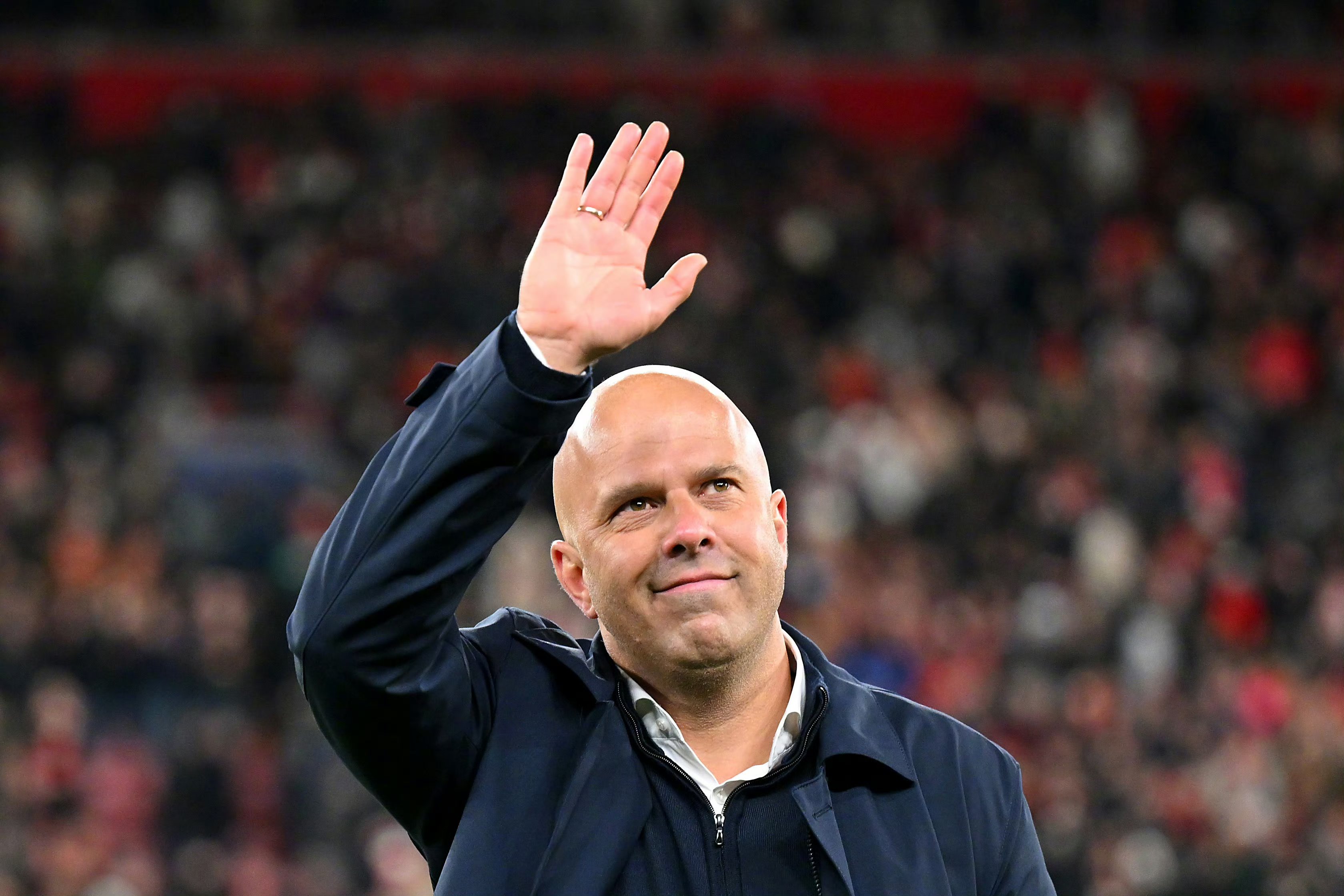 利物浦卫冕冠军实力强劲，称霸英伦