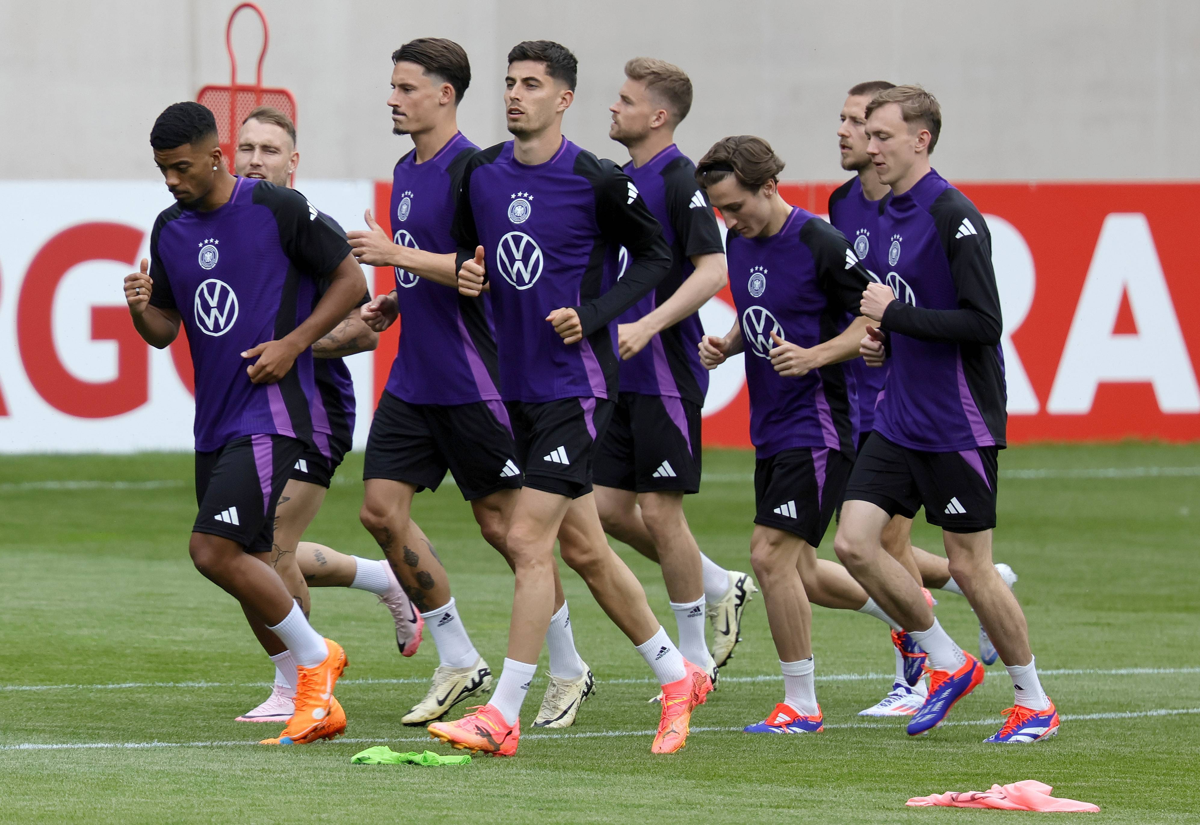 德国足球队在关键比赛中获得胜利