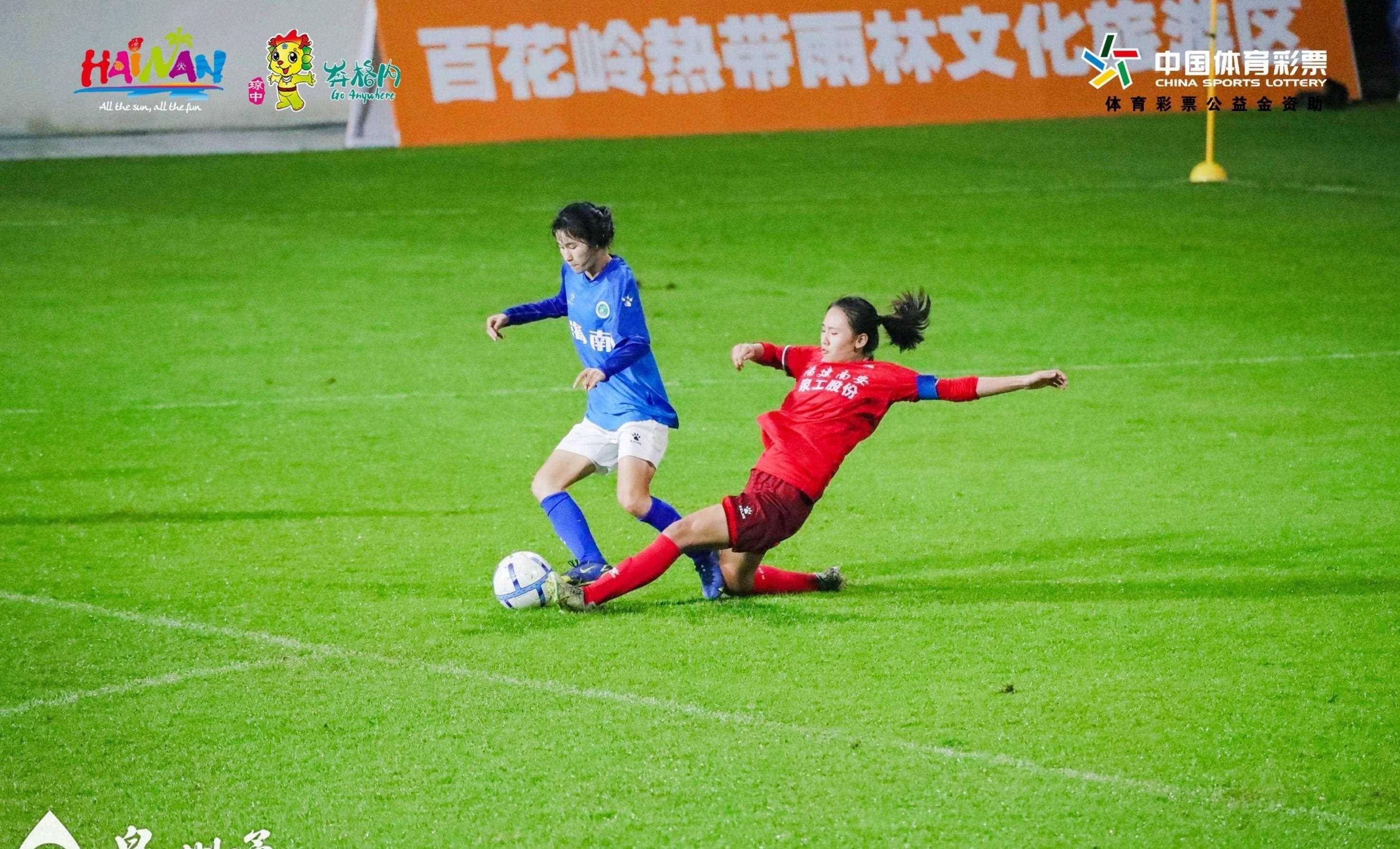 最新足球赛况：女足比赛中的惊险一幕！的简单介绍