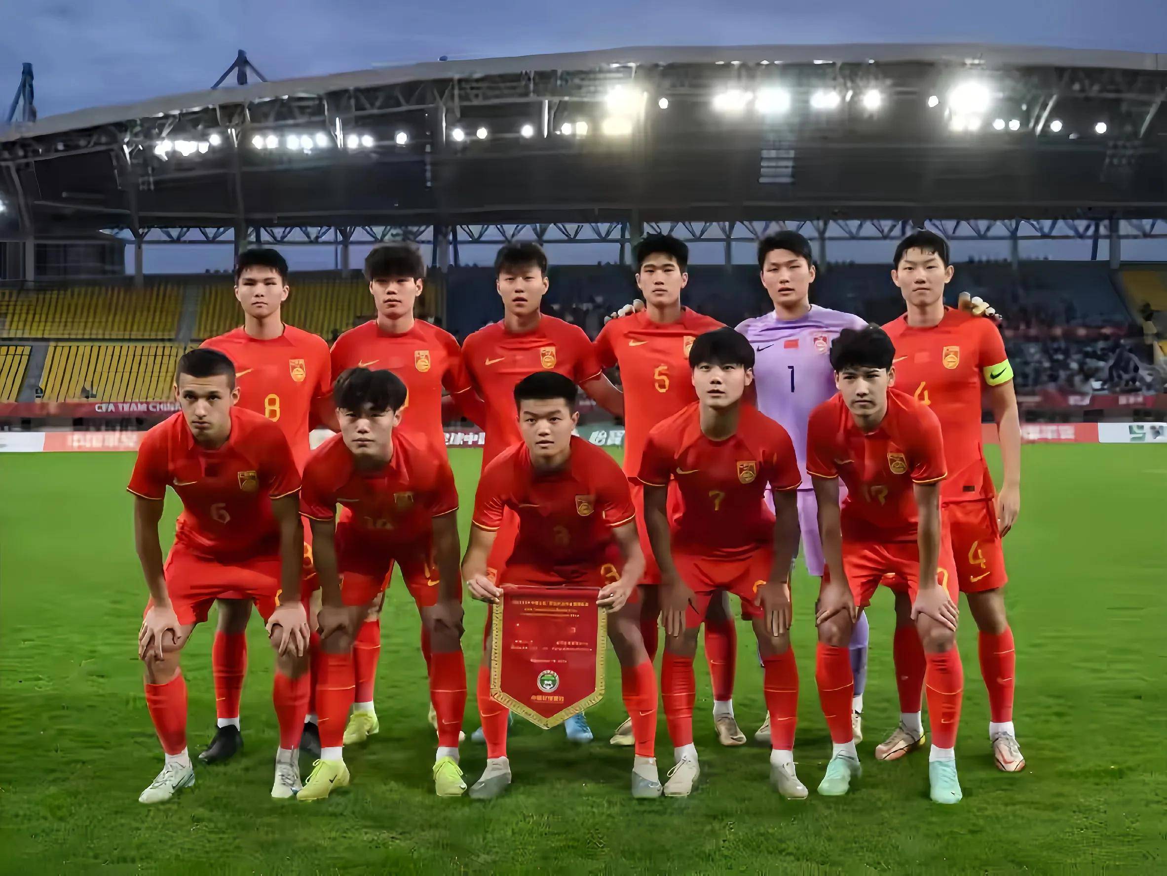 中国队在激烈对决中获得胜利，晋级半决赛