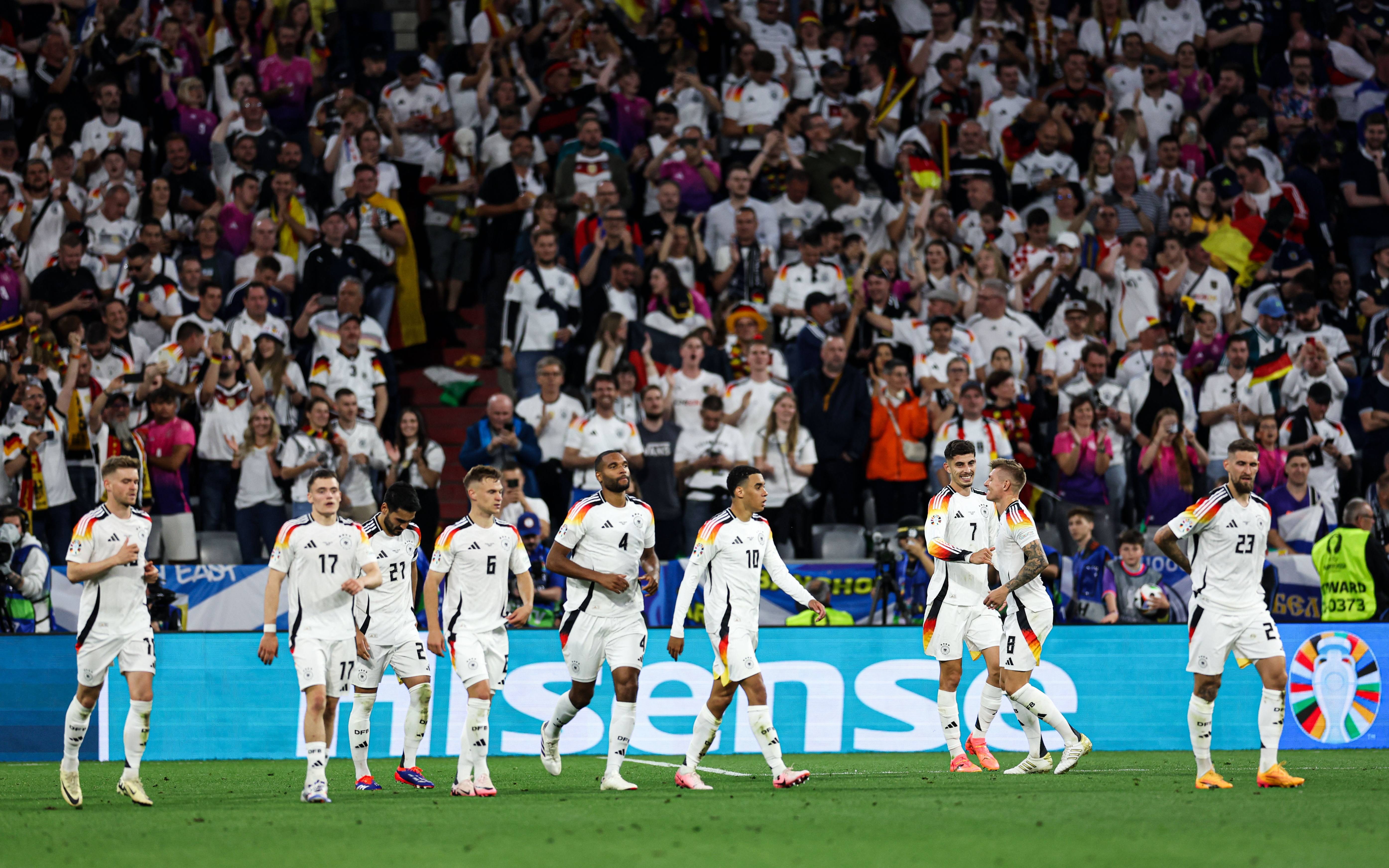 德国队在友谊赛中与对手激烈对抗