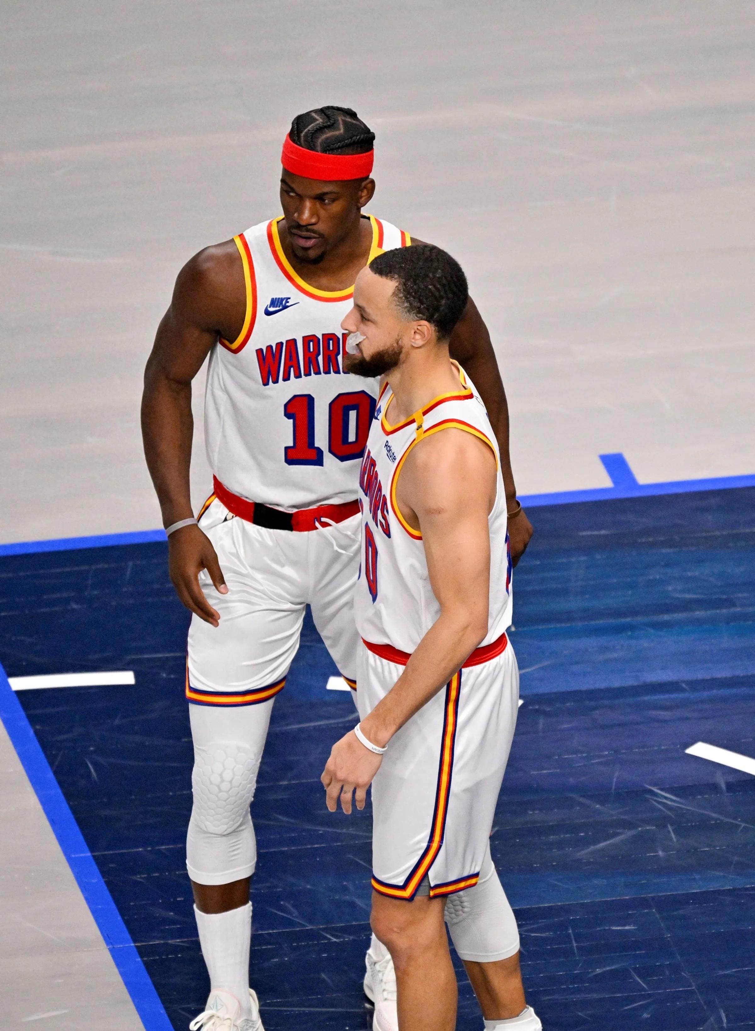 勇士主场击败尼克斯，库里发威，助球队止住颓势