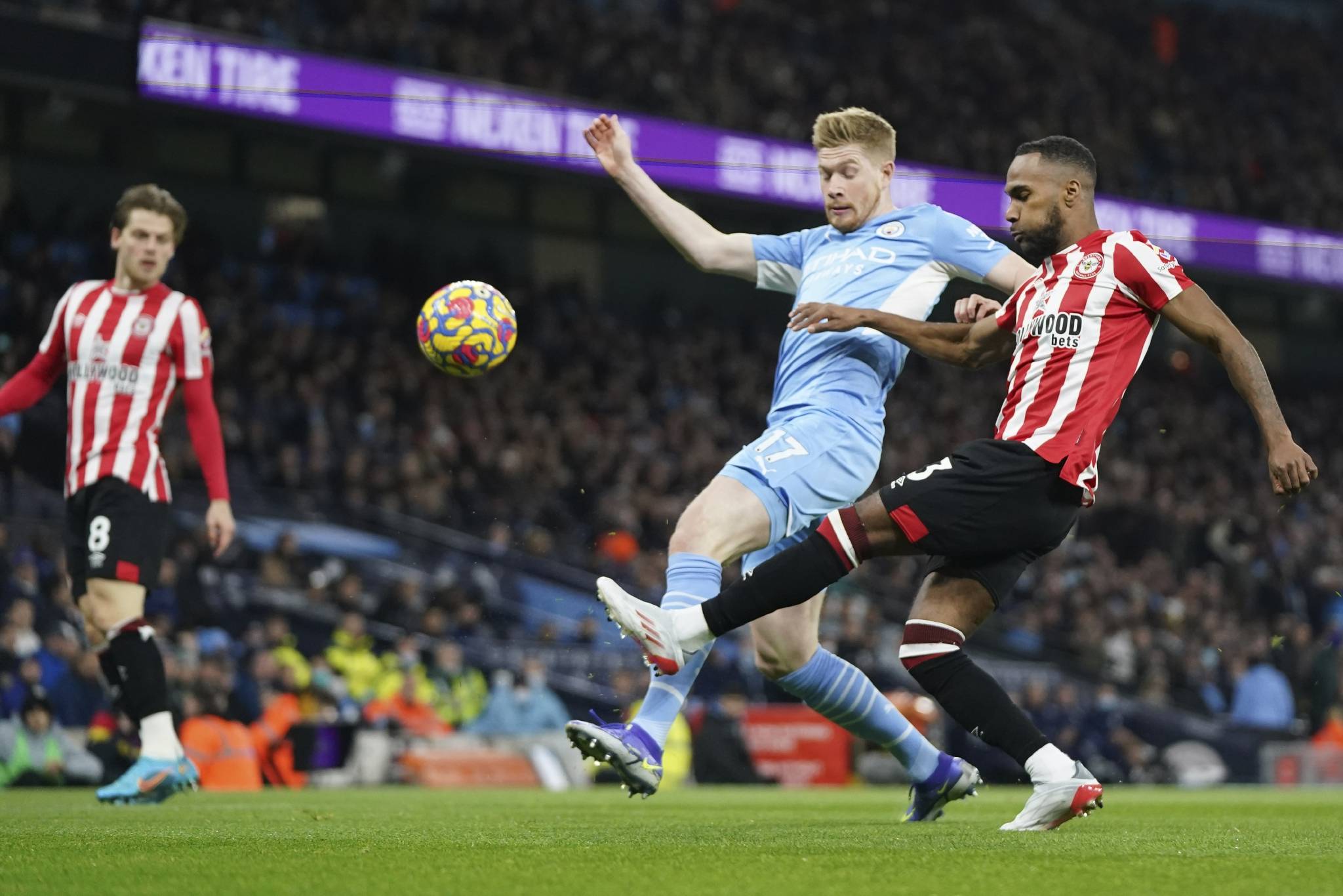 曼城接连两战胜沃特福德，稳坐榜首的简单介绍