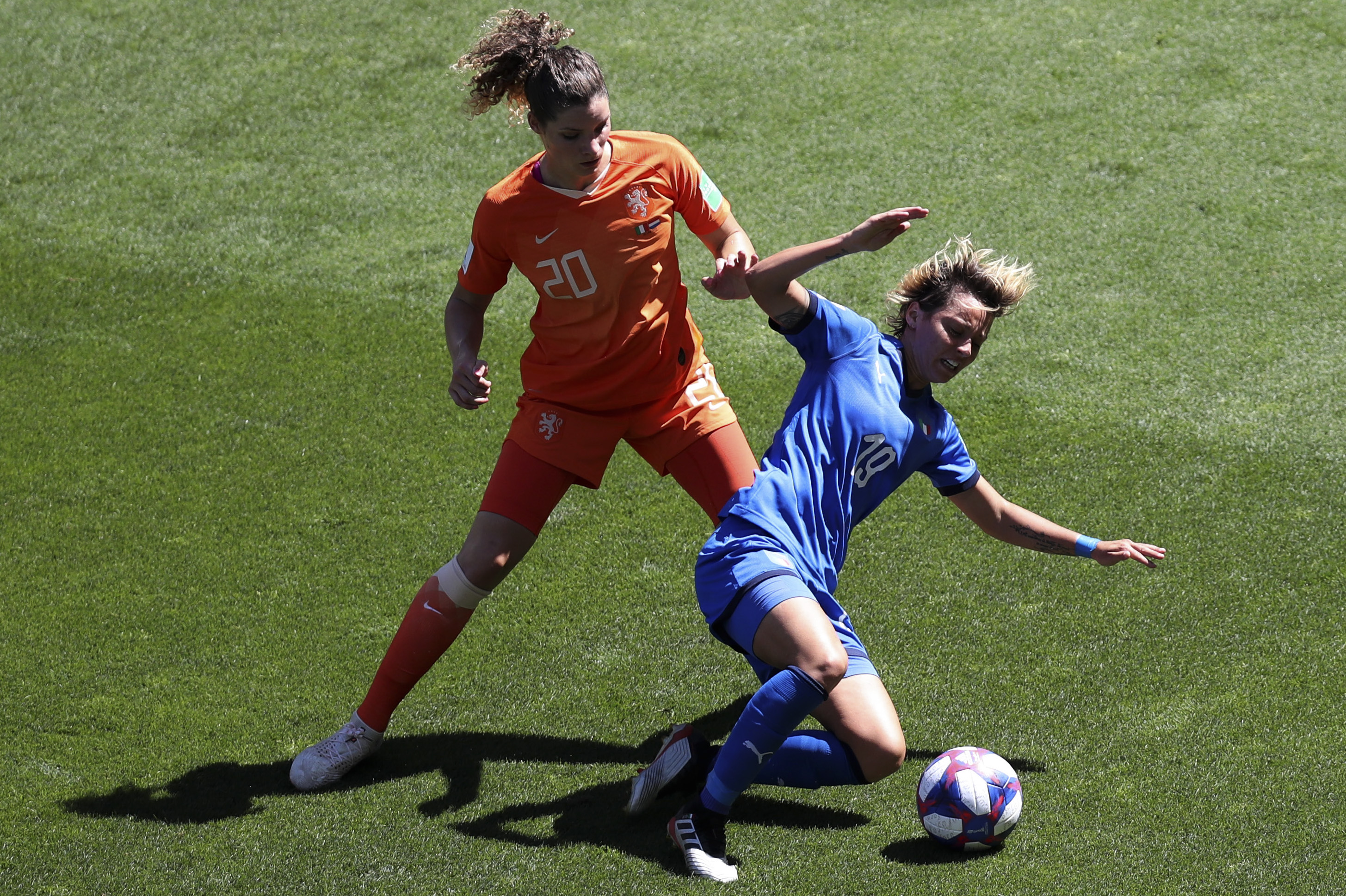 瓦朗谢纳客场不敌,遭遇领先优势缩小的简单介绍 瓦朗谢纳客场不敌,遭遇领先优势缩小的简单介绍