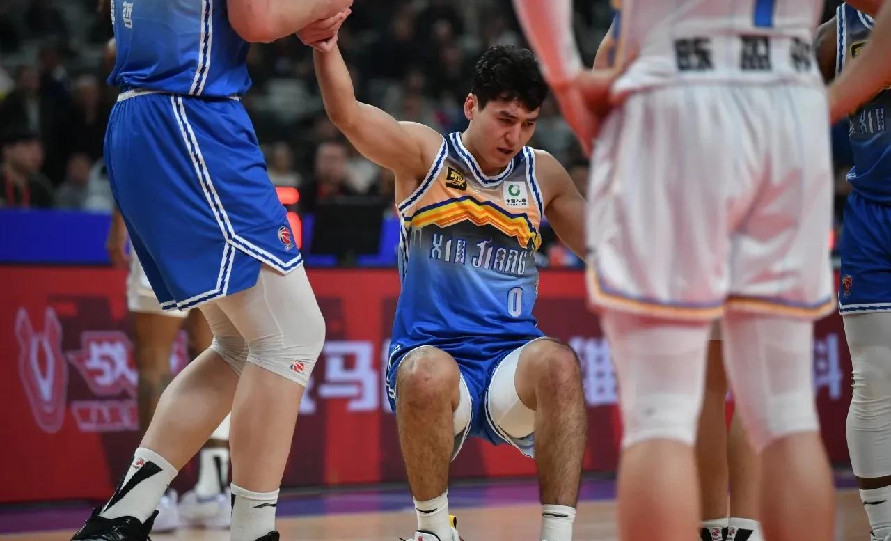 新疆队主场取胜,赢得四连胜 新疆队主场取胜,赢得四连胜