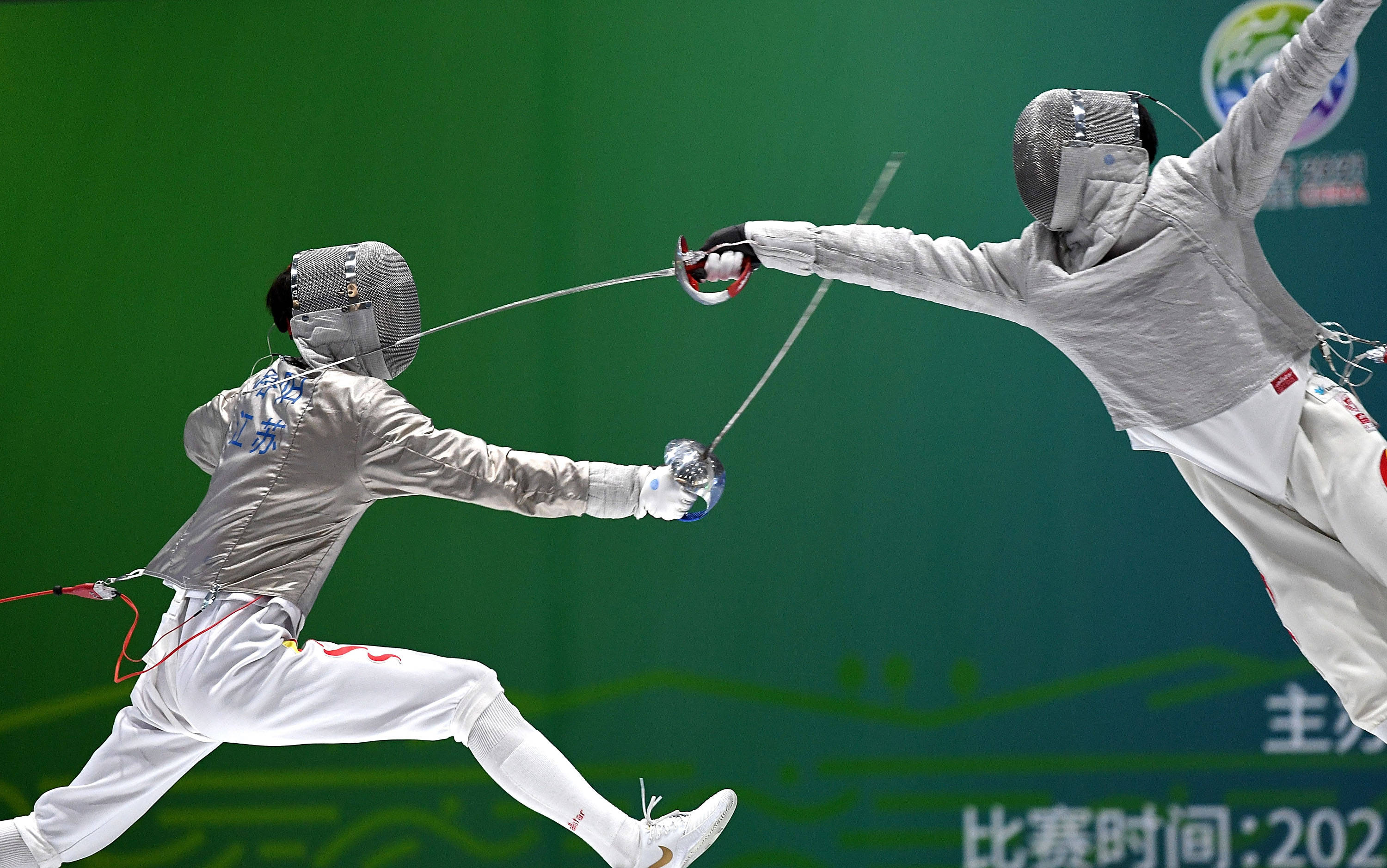 包含北极熊代表队团结协作，团体项目夺冠的词条