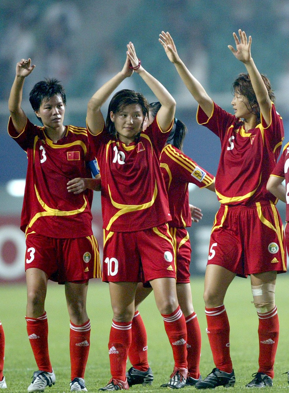 中国女足队员实力非凡，夺得连胜