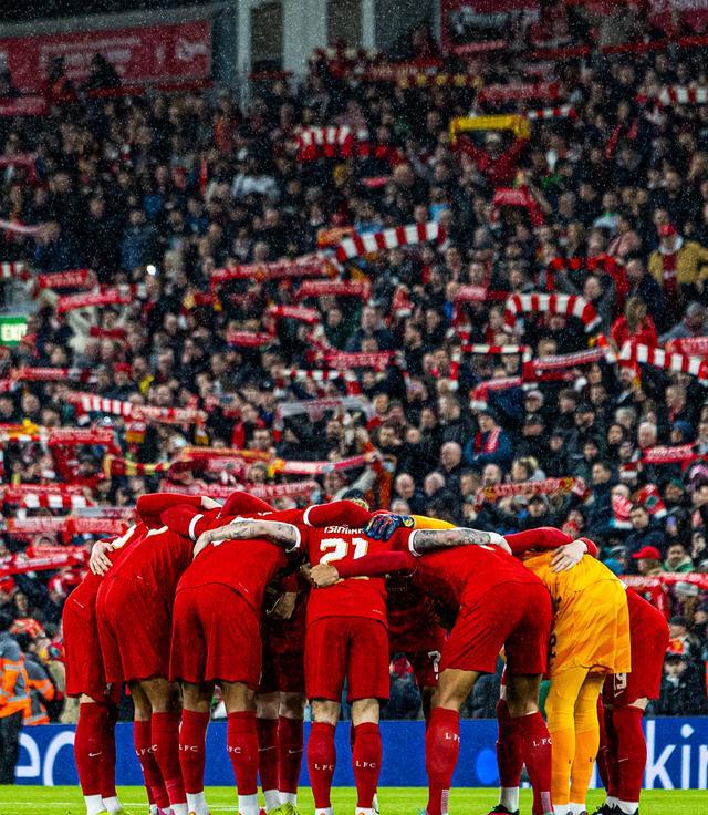 包含曼联梅开二度，再次压倒对手展现出色状态的词条