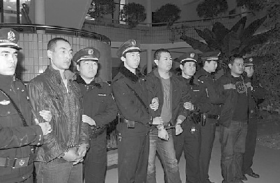 罗马尼亚后卫肌肤饱满，红军成员扎哈伊生力军站前