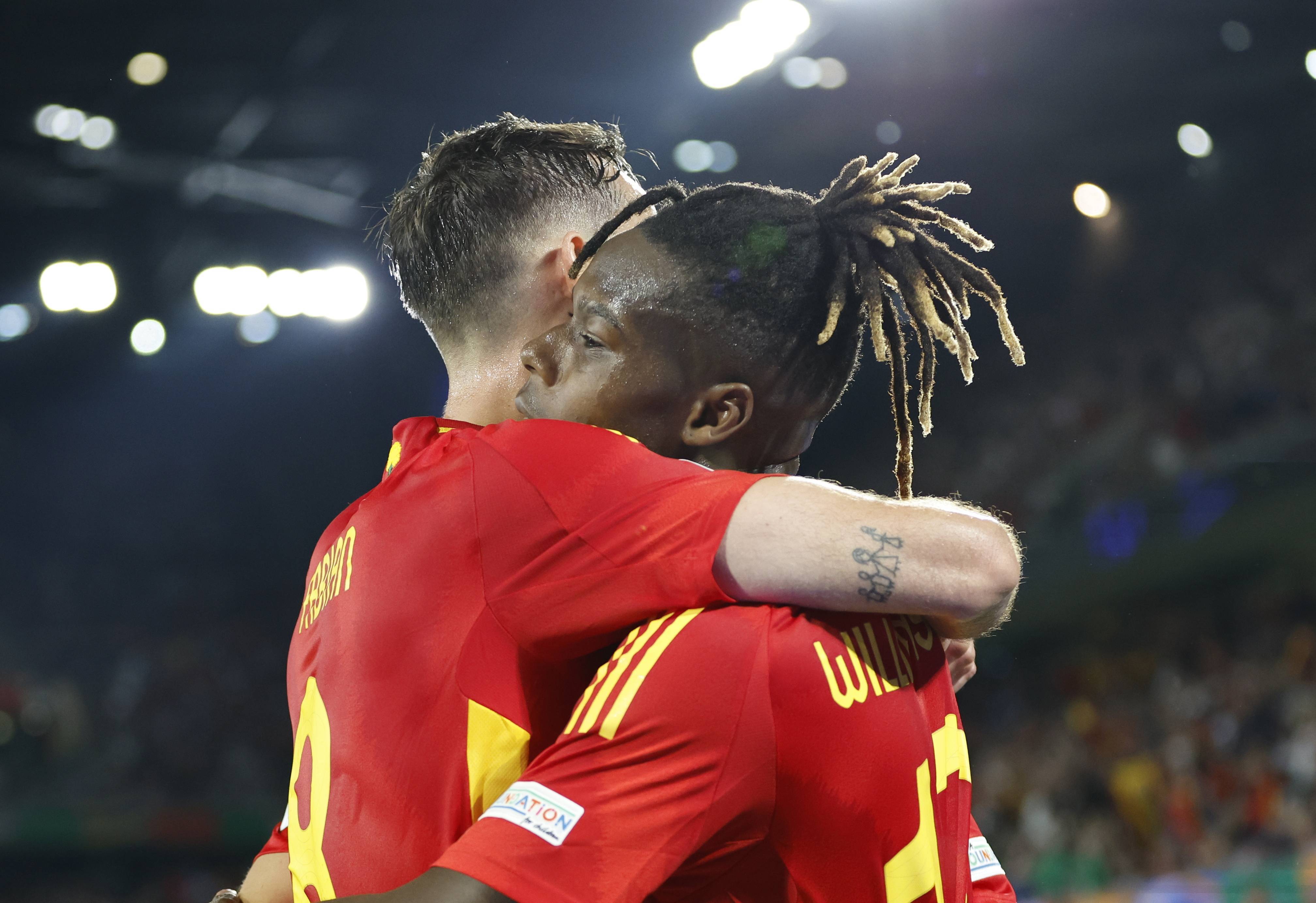 西班牙队在激烈比拼中获胜，晋级欧联杯四分之一决赛