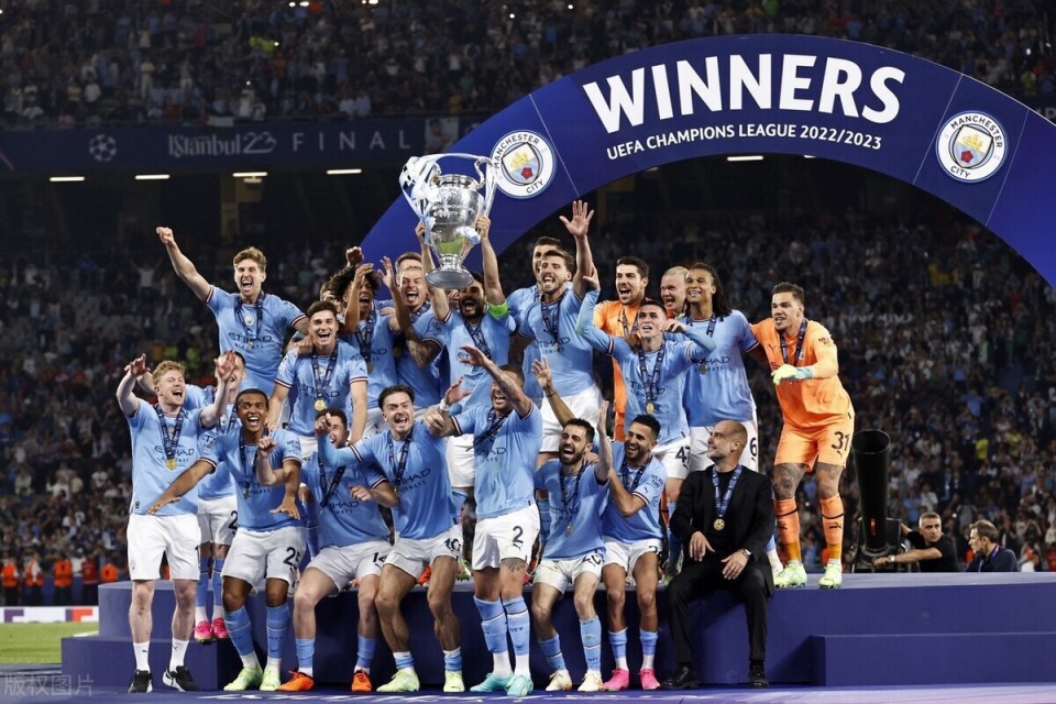 曼城大胜收官，小组出线在望