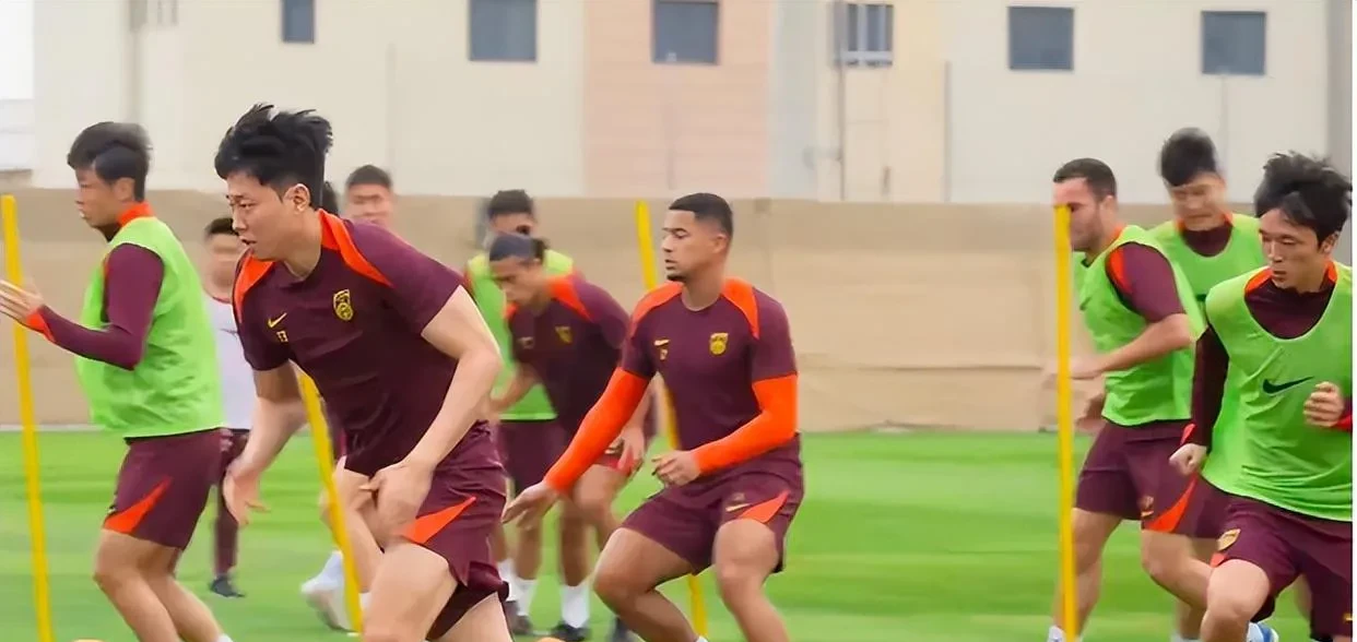 惨败收场！热那亚队员深夜训练备战，力争反弹