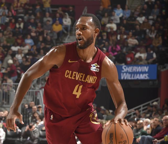 克利夫兰骑士队斩获大胜，喜迎胜利