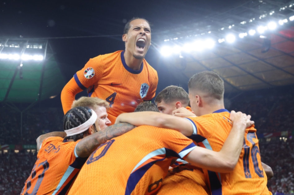 荷兰战胜奥地利，晋级欧洲杯四强