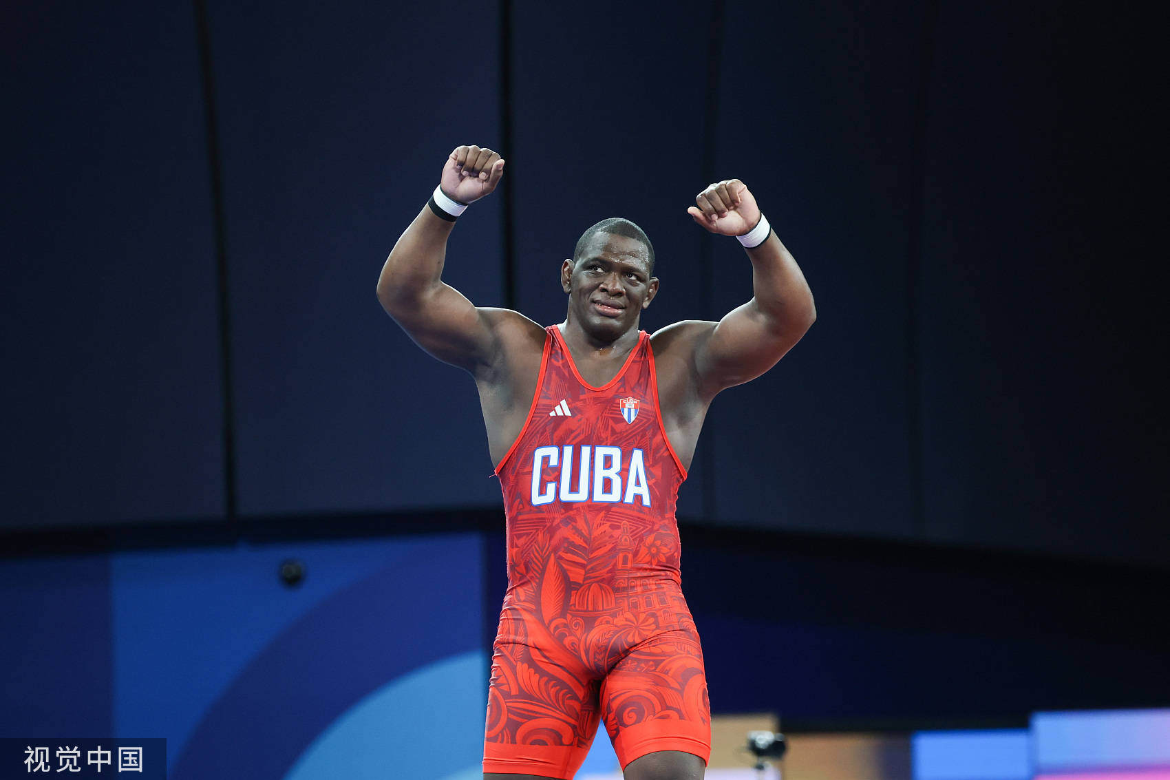 传奇选手再度夺金，创造历史