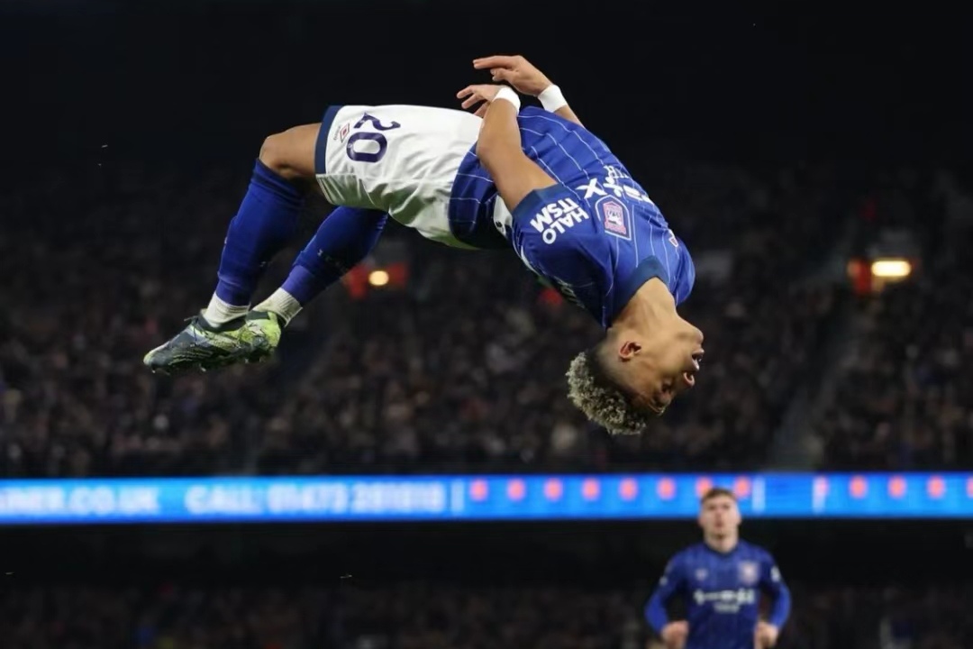 切尔西主场逆转晋级，争议申诉多余点球