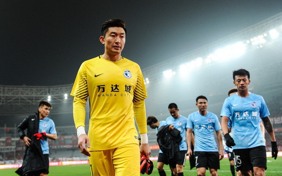 大连一方主场不敌上海上港，遭遇夺冠阻击