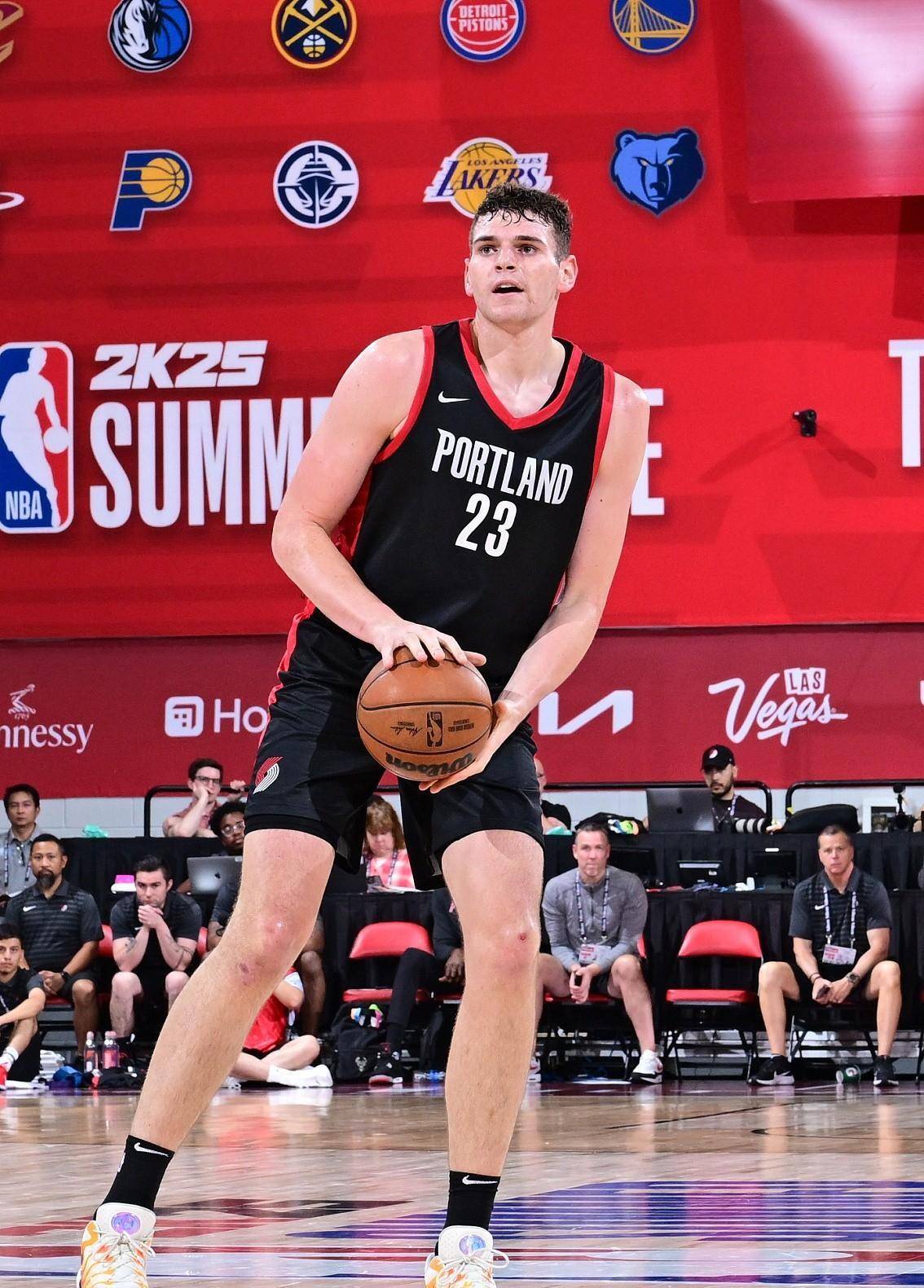 开拓者后卫取代受伤球员，出色发挥的简单介绍