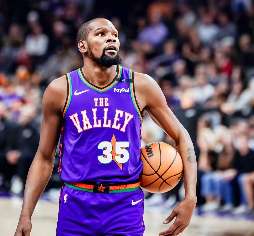 包含硬汉大胜黄蜂，凯文-乐福发威表现的词条