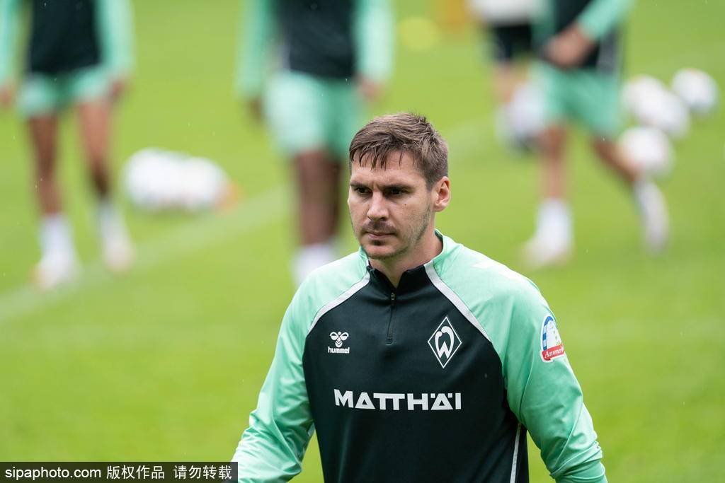 关于斯图加特主教练心情大好，球队期待胜利的信息