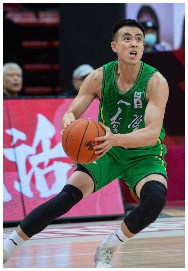 摩羯座球员奉献精彩表现，取得胜利