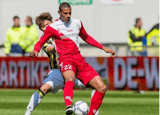 包含鹿特丹客场平局，积分保持平稳的词条