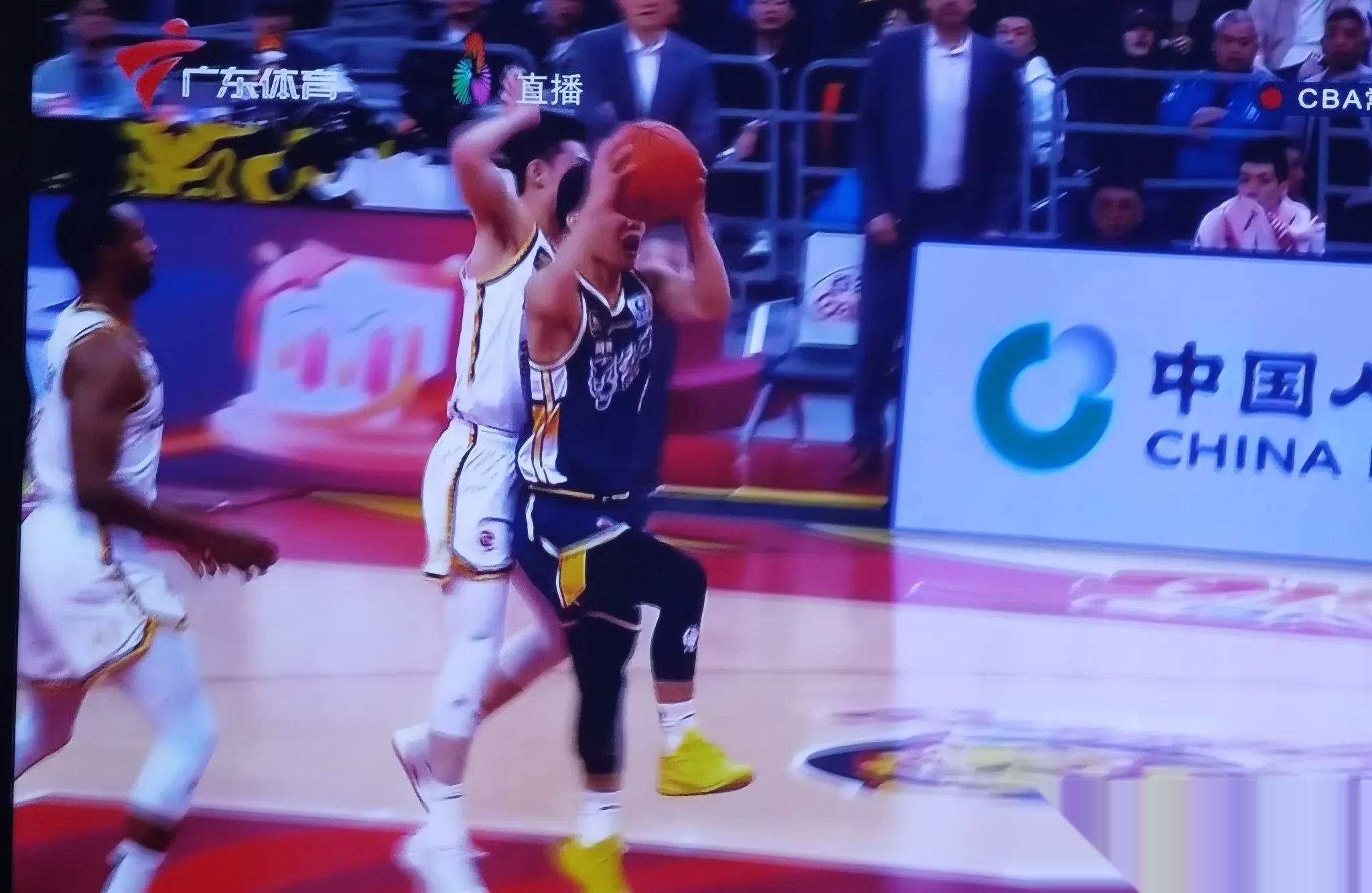 广东队老将发挥出色，带领球队取胜