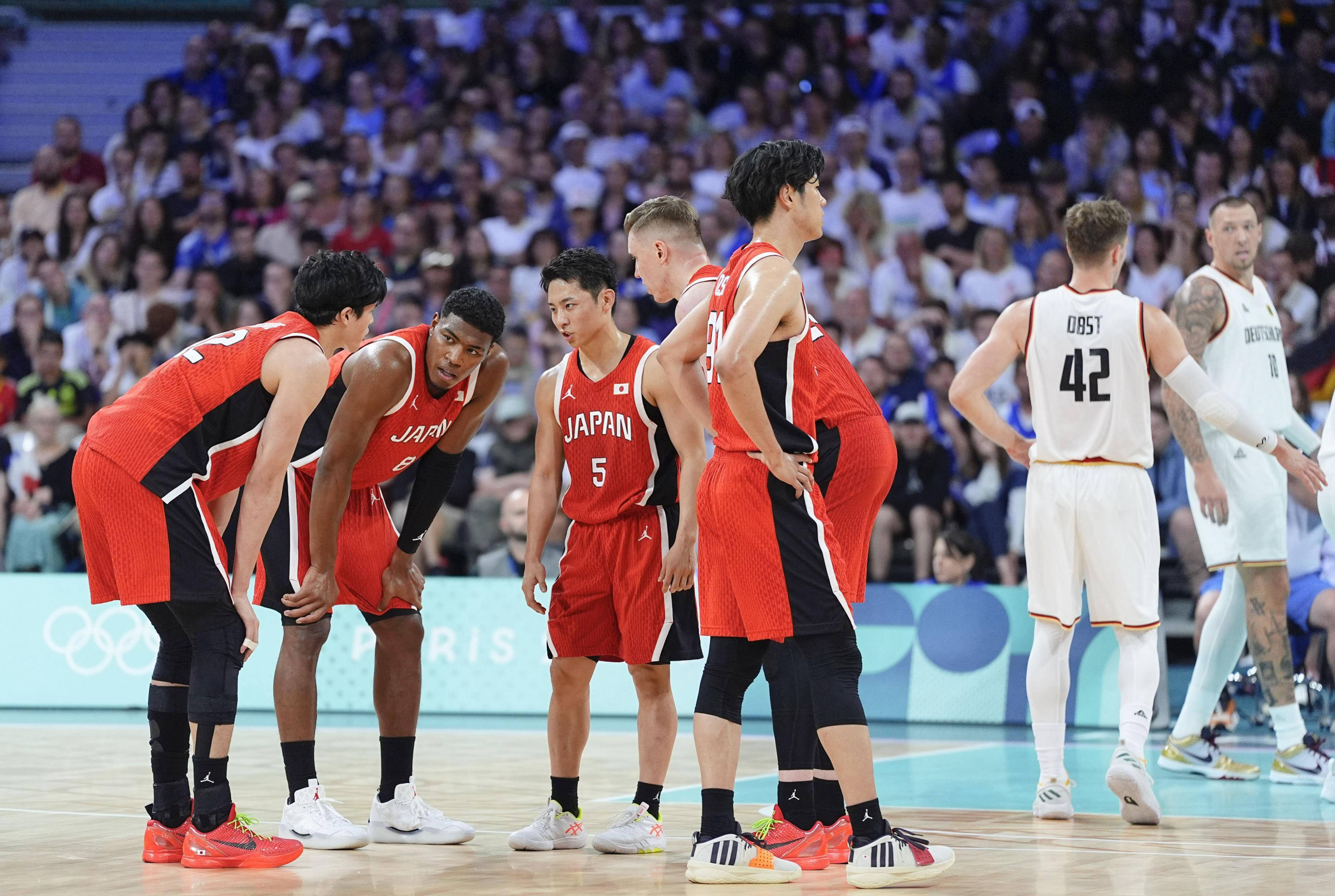 日本队突破重围，进入重要阶段比赛