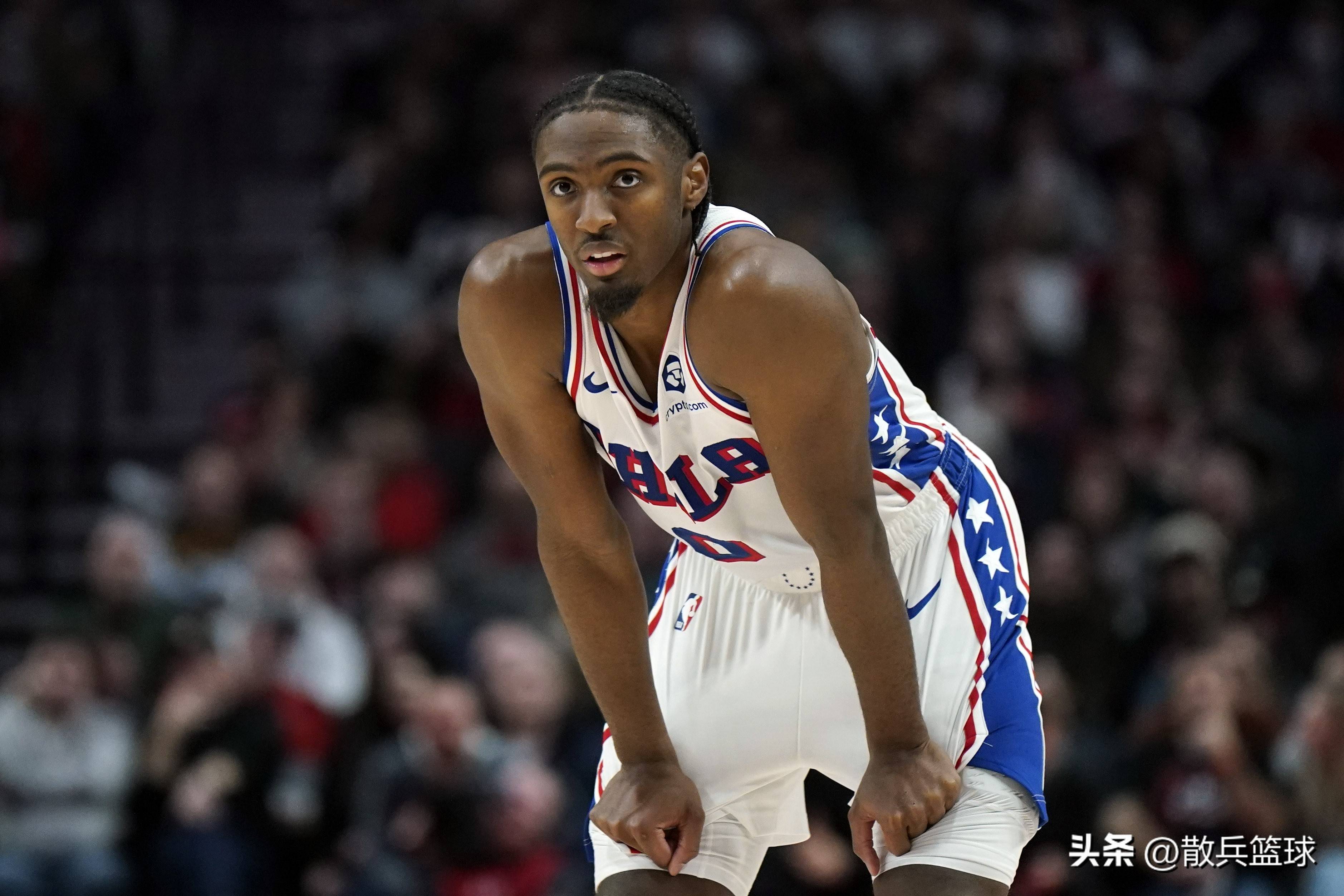 猛龙队主场苦战，最终险胜对手取得胜利的简单介绍