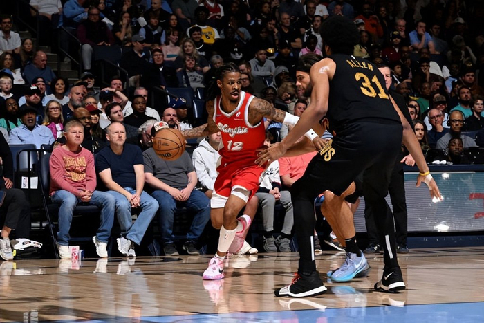 灰熊击败骑士，莫兰特高效砍下25分