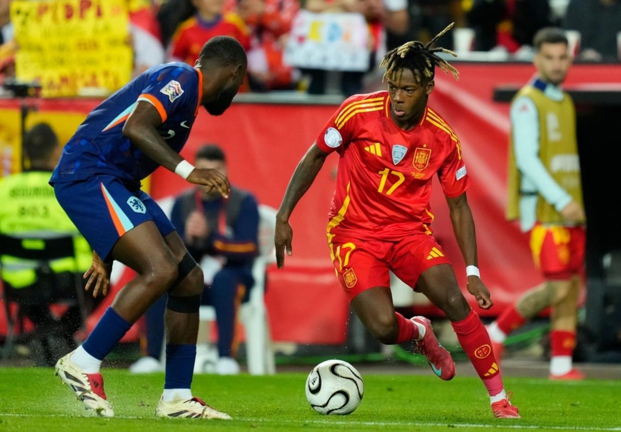 西班牙队在点球大战中力克瑞士