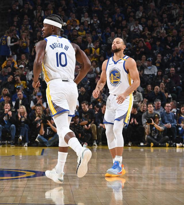 关于勇士再胜猛龙，系列赛2-0领先的信息