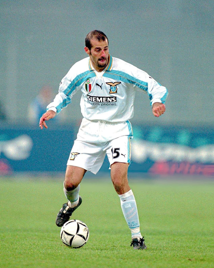 拉齐奥胜利后球员庆祝，全队士气高昂